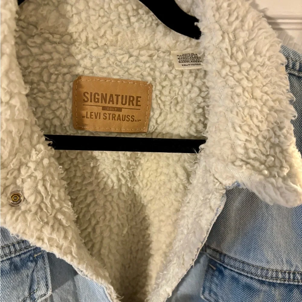 Signature by Levi Strauss Sherpa Lined Denim Jacket - Picture 2 of 4